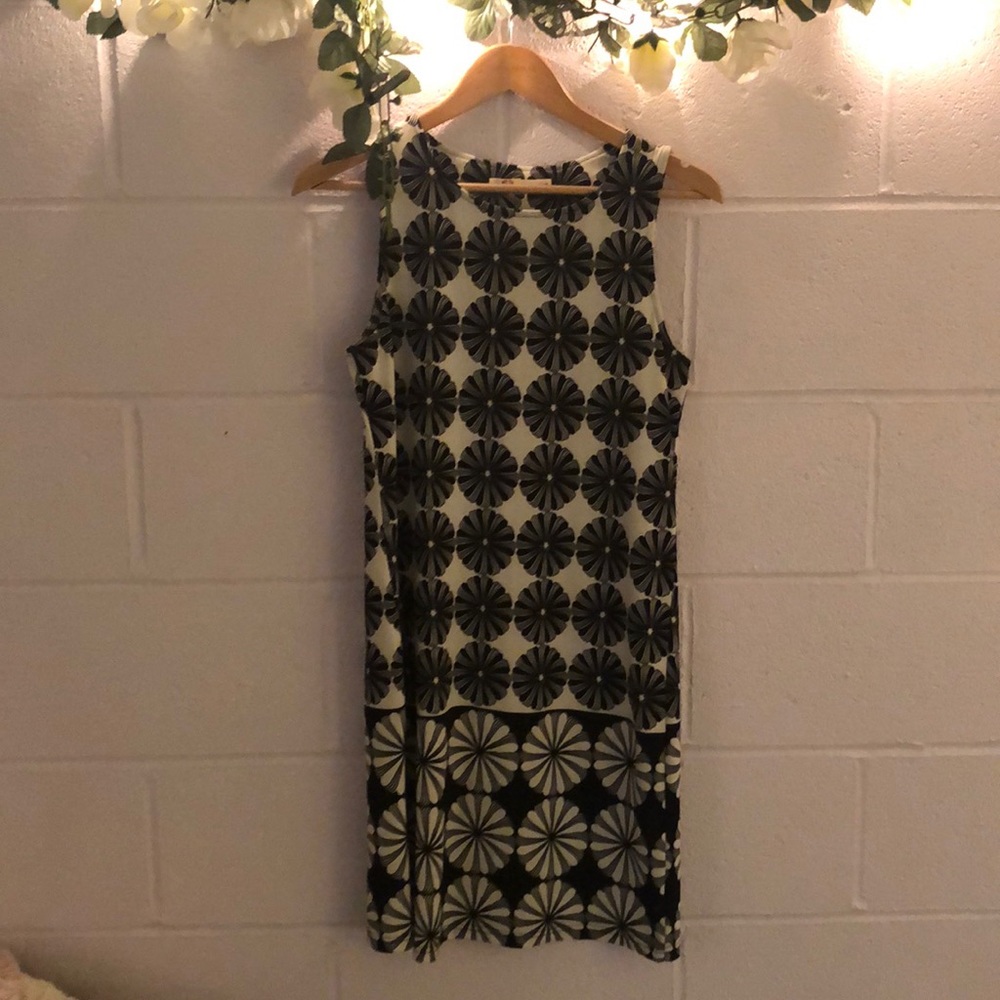 Straight fit sleeveless dress by Aryeh.